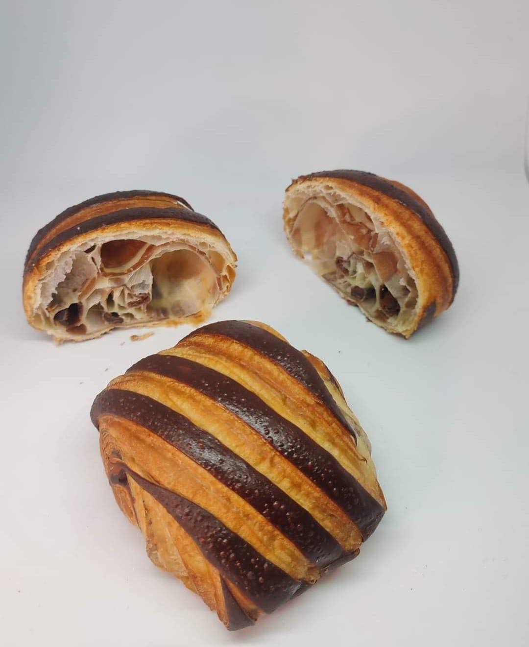 PAIN AU CHOCOLAT
